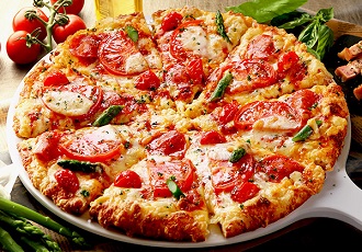 アスパラトマトのミックスピザ
